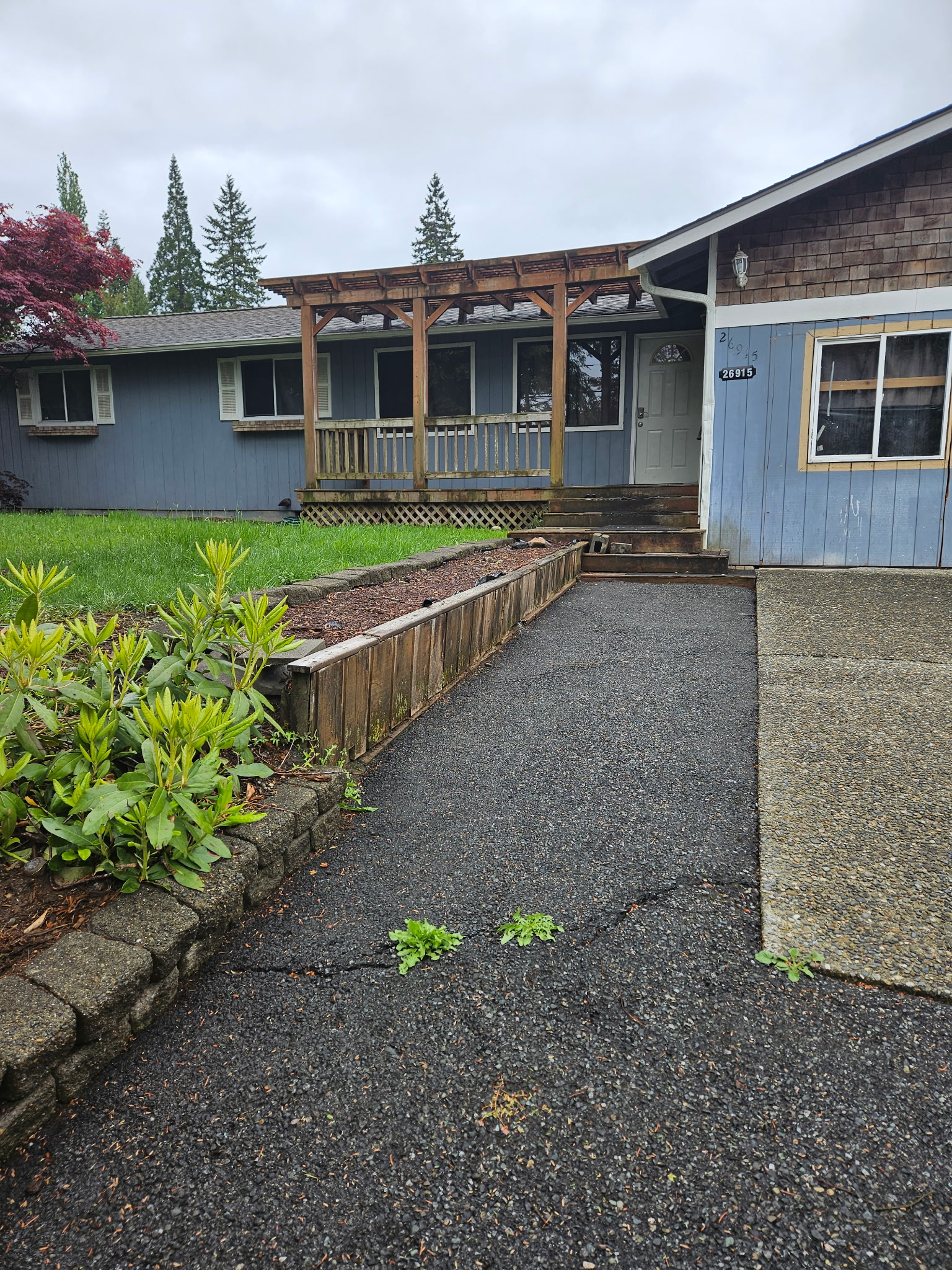 Raised garden bed with retaining wall
